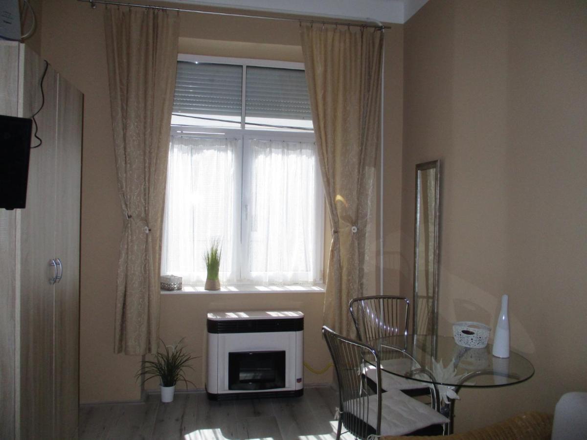 Ferencesek Apartman Pécs Extérieur photo